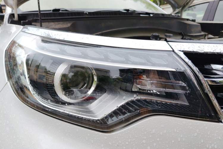 Used Kia Sportage R 2019 2.0L Automatic Smart Luxury Edition Right Front Headlight