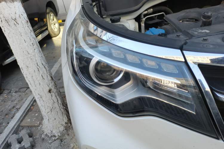 Used Kia Sportage R 2019 2.0L Automatic Smart Luxury Edition Right Front Headlight
