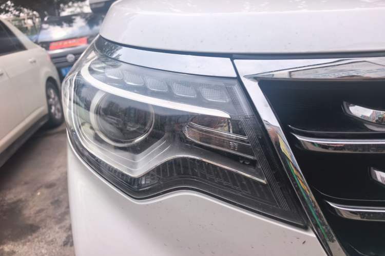 Used Kia Sportage R 2019 2.0L Automatic Smart Luxury Edition Right Front Headlight