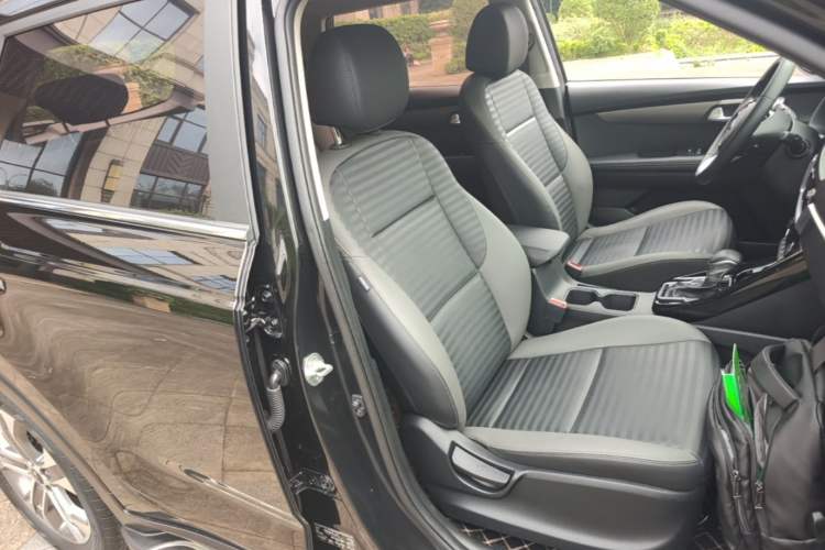 Used Kia Sportage R 2019 2.0L Automatic Smart Luxury Edition Right Front Seat