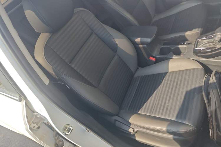 Used Kia Sportage R 2019 2.0L Automatic Smart Luxury Enhanced Edition Right Front Seat