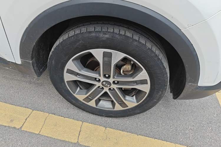 Used Kia Sportage R 2019 2.0L Automatic Smart Luxury Edition Right Front Wheel Hub