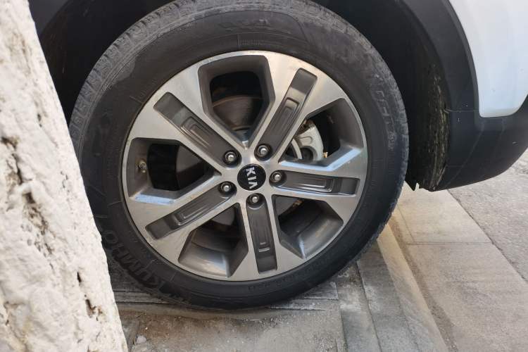 Used Kia Sportage R 2019 2.0L Automatic Smart Luxury Edition Right Front Wheel Hub