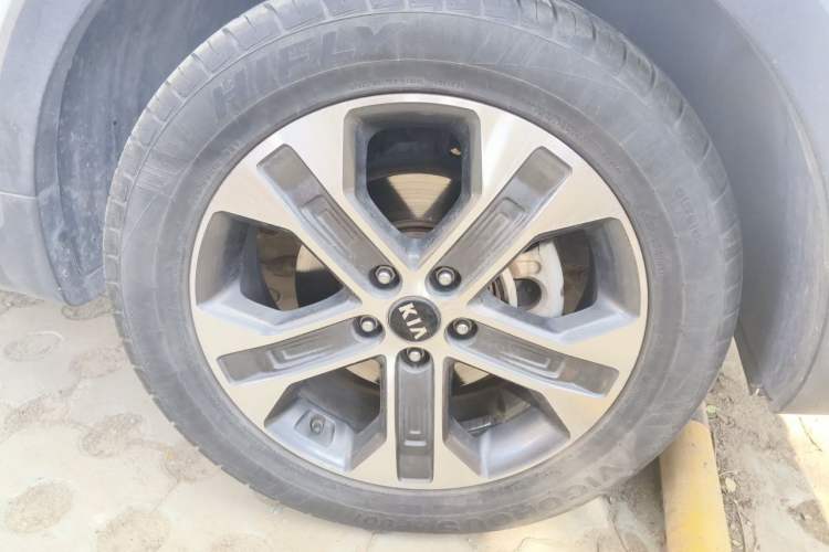 Used Kia Sportage R 2019 2.0L Automatic Smart Luxury Edition Right Front Wheel Hub