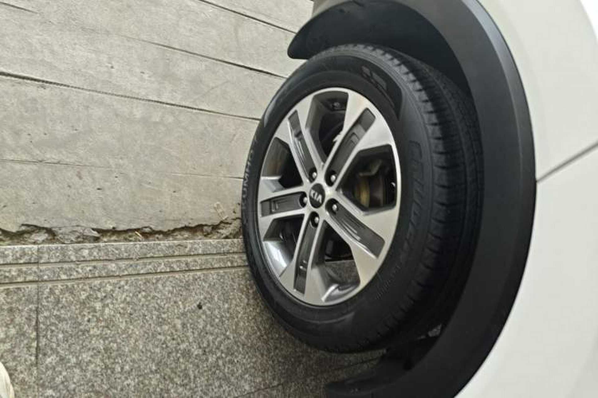 Used Kia Sportage R 2019 2.0L Automatic Smart Luxury Edition Right Rear Wheel Hub
