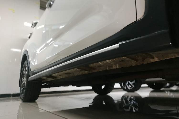 Used Kia Sportage R 2019 2.0L Automatic Smart Luxury Edition Right Side Sill