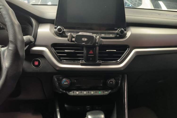 Used Kia Sportage R 2019 2.0L Automatic Smart Luxury Edition Audio And AC Panel