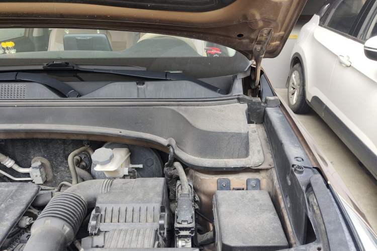 Used Kia Sportage R 2019 2.0L Automatic Smart Luxury Edition Engine Bay Left
