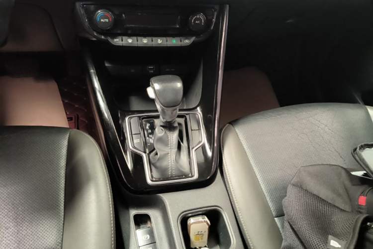 Used Kia Sportage R 2019 2.0L Automatic Smart Luxury Edition Gear Lever