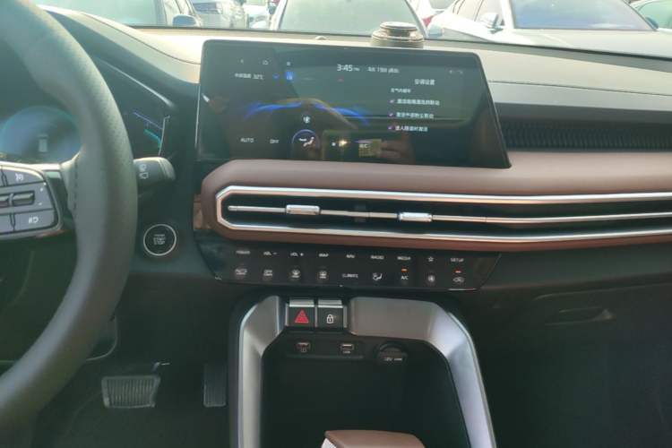 Used Kia Sportage R 2021 Ace 2.0L Splendid Edition Audio And AC Panel