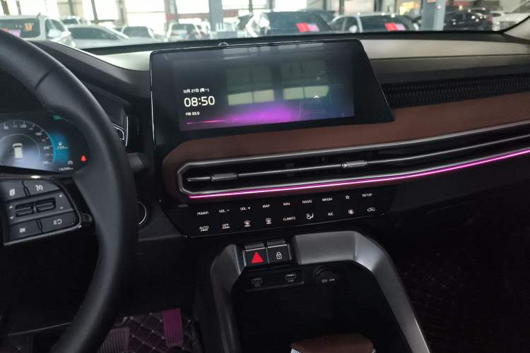 Used Kia Sportage R 2021 Ace 2.0L Splendid Edition Audio And AC Panel