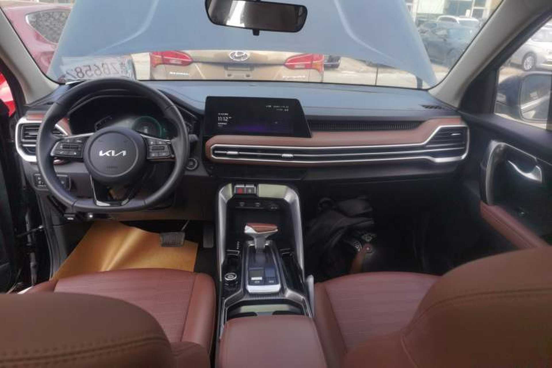 Used Kia Sportage R 2021 Ace 2.0L Splendid Edition Audio And AC Panel