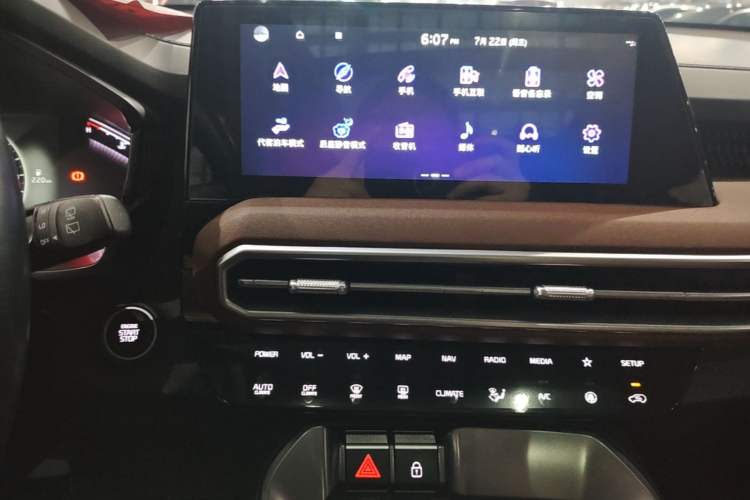 Used Kia Sportage R 2021 Ace 2.0L Splendid Edition Audio And AC Panel