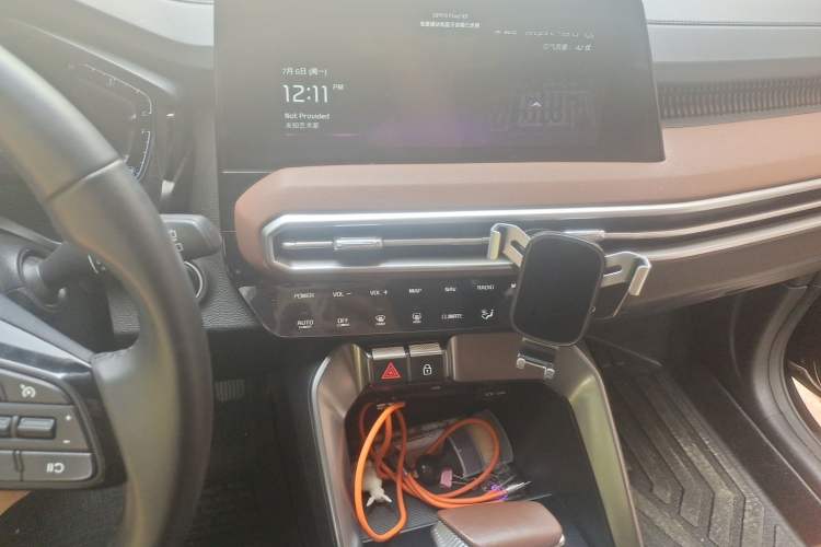 Used Kia Sportage R 2021 Ace 2.0L Splendid Edition Audio And AC Panel