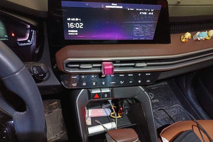 Used Kia Sportage R 2021 Ace 2.0L Splendid Edition Audio And AC Panel