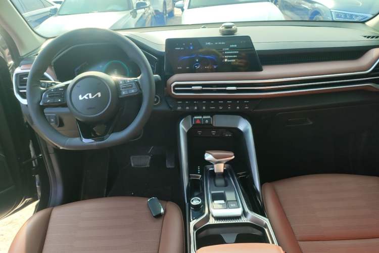 Used Kia Sportage R 2021 Ace 2.0L Splendid Edition Center Console