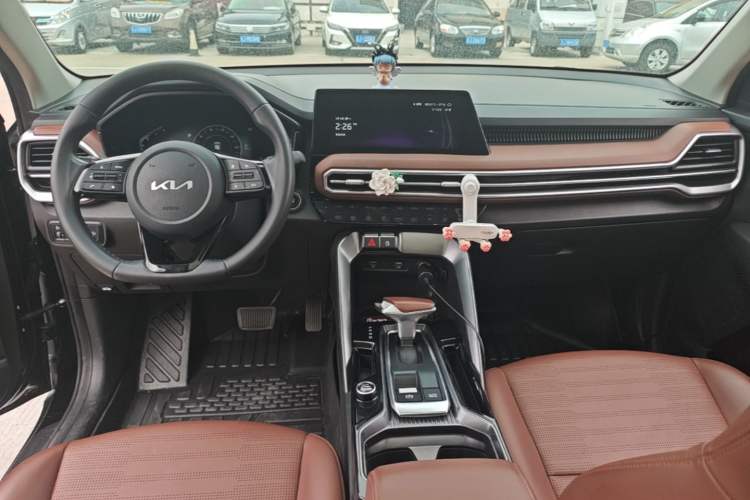 Used Kia Sportage R 2021 Ace 2.0L Splendid Edition Center Console