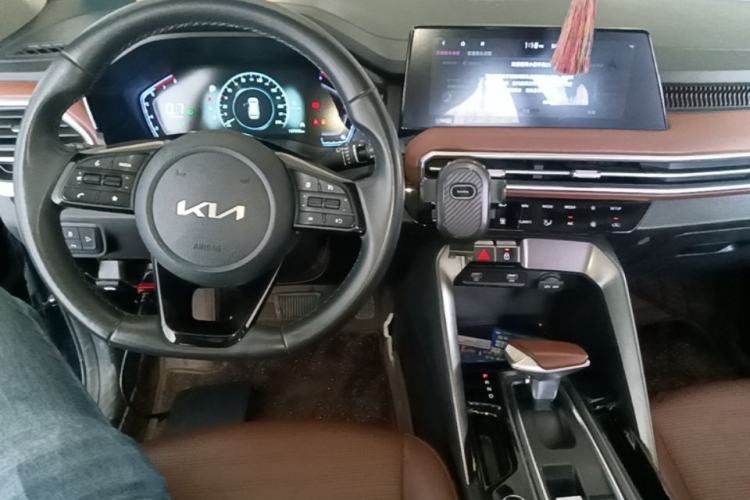 Used Kia Sportage R 2021 Ace 2.0L Splendid Edition Center Console