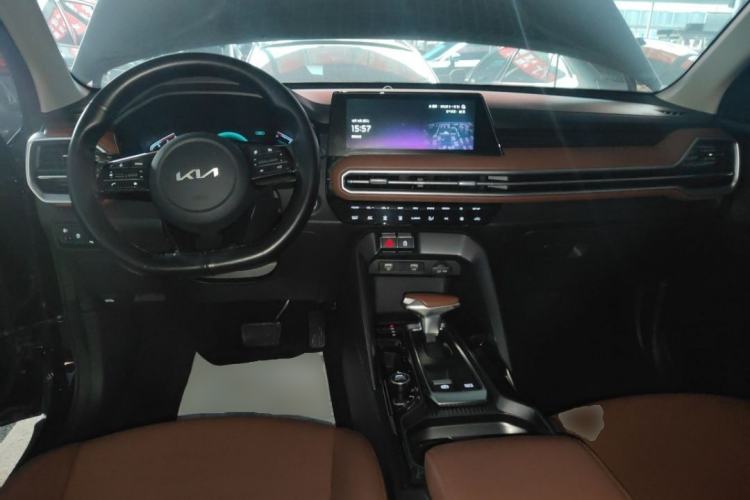Used Kia Sportage R 2021 Ace 2.0L Splendid Edition Center Console