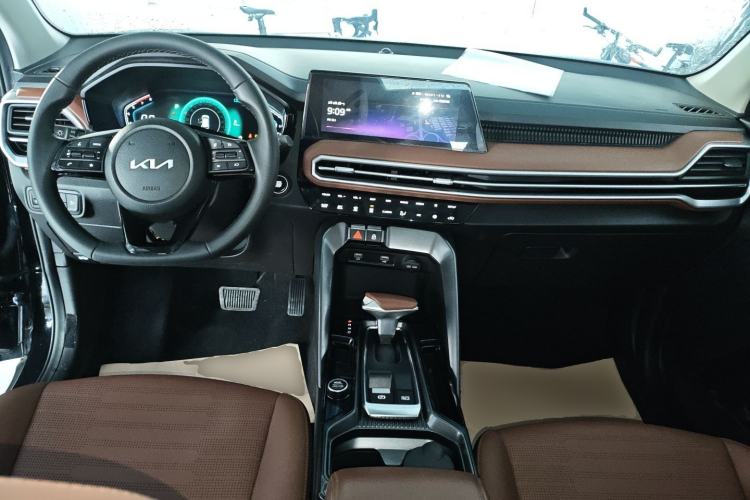 Used Kia Sportage R 2021 Ace 2.0L Splendid Edition Center Console