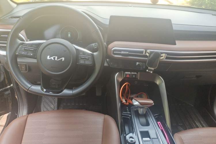 Used Kia Sportage R 2021 Ace 2.0L Splendid Edition Center Console