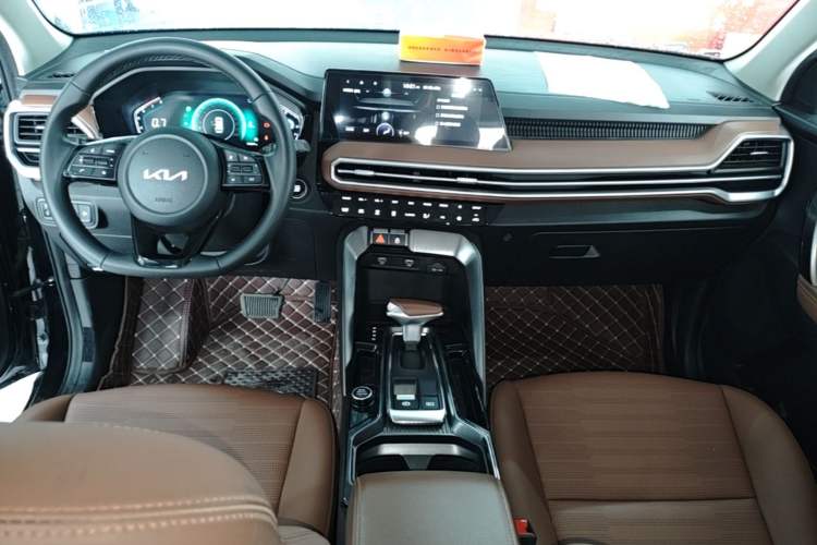 Used Kia Sportage R 2021 Ace 2.0L Splendid Edition Center Console