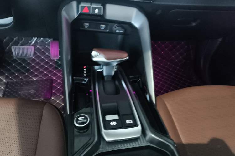 Used Kia Sportage R 2021 Ace 2.0L Splendid Edition Gear Lever