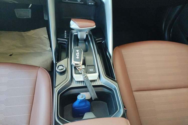 Used Kia Sportage R 2021 Ace 2.0L Splendid Edition Gear Lever