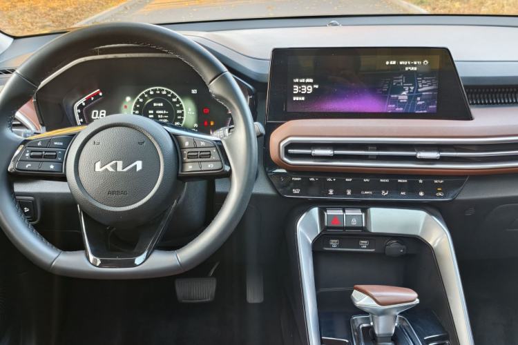 Used Kia Sportage R 2021 Ace 2.0L Splendid Edition Interior 10