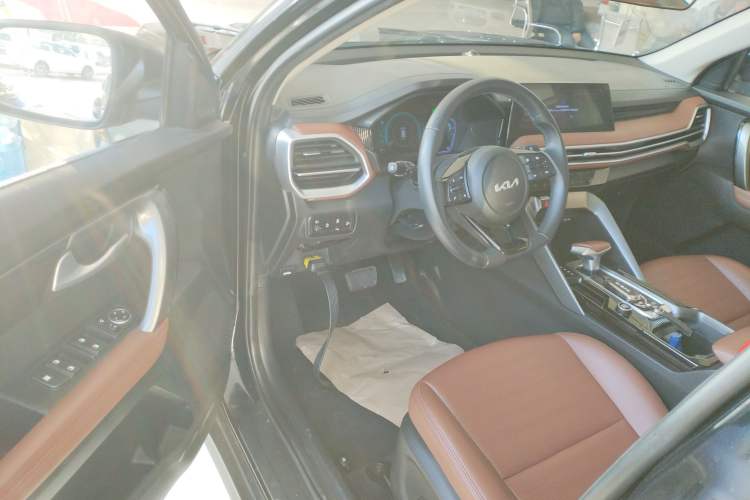 Used Kia Sportage R 2021 Ace 2.0L Splendid Edition Interior 3