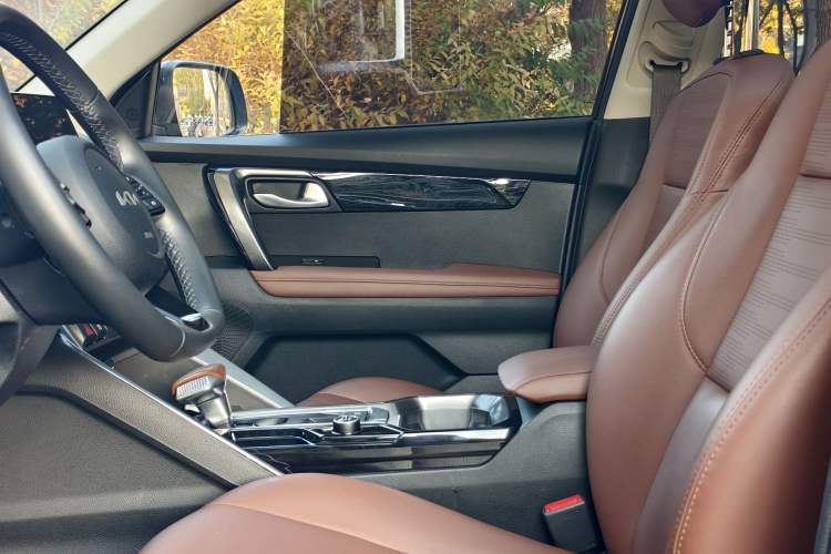 Used Kia Sportage R 2021 Ace 2.0L Splendid Edition Interior 3