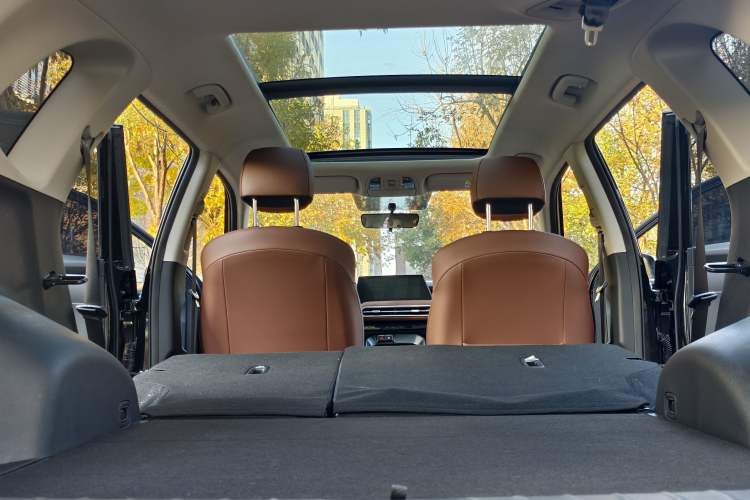 Used Kia Sportage R 2021 Ace 2.0L Splendid Edition Interior 8