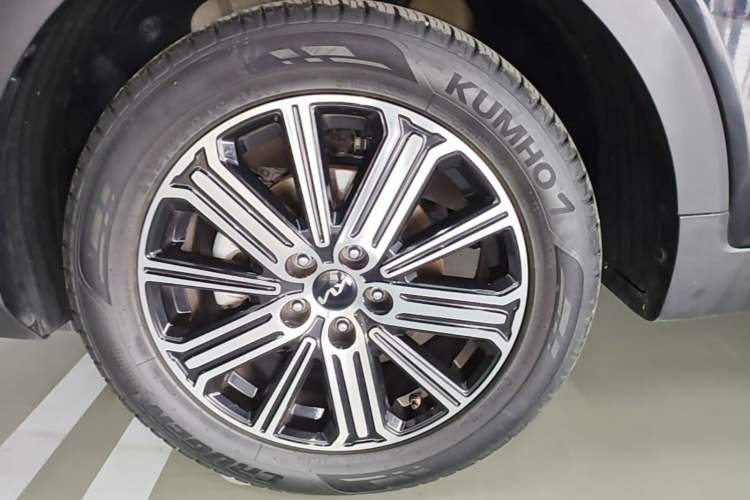Used Kia Sportage R 2021 Ace 2.0L Splendid Edition Left Front Wheel Hub