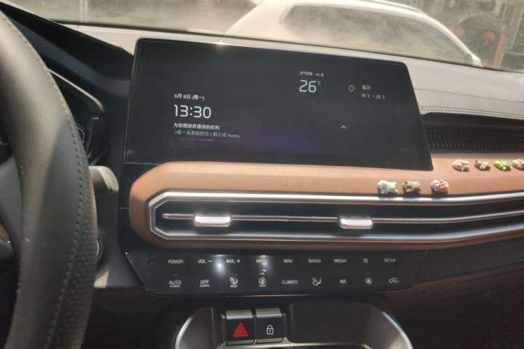 Used Kia Sportage R 2021 Ace 2.0L Splendid Edition Audio And AC Panel