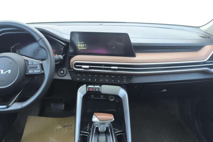 Used Kia Sportage R 2021 Ace 2.0L Splendid Edition Audio And AC Panel