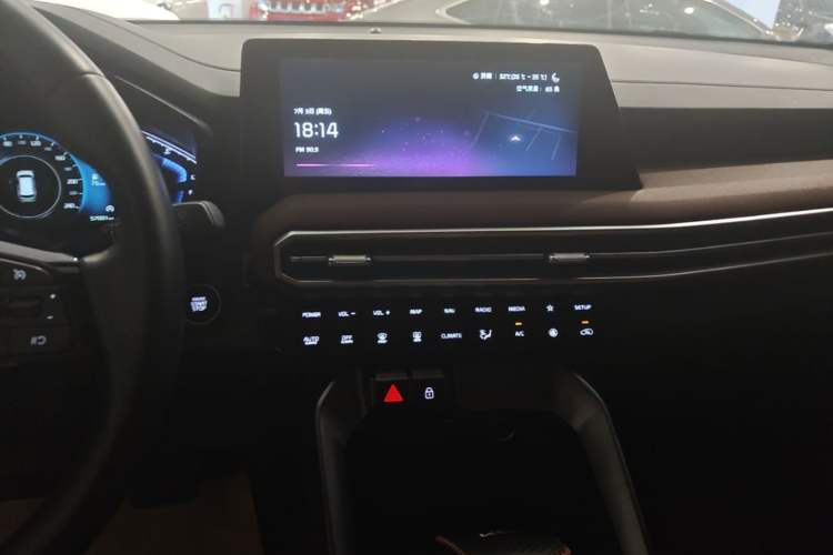 Used Kia Sportage R 2021 Ace 2.0L Splendid Edition Audio And AC Panel