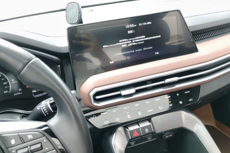 Used Kia Sportage R 2021 Ace 2.0L Splendid Edition Audio And AC Panel