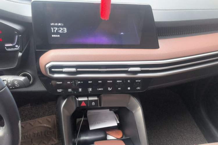Used Kia Sportage R 2021 Ace 2.0L Splendid Edition Audio And AC Panel