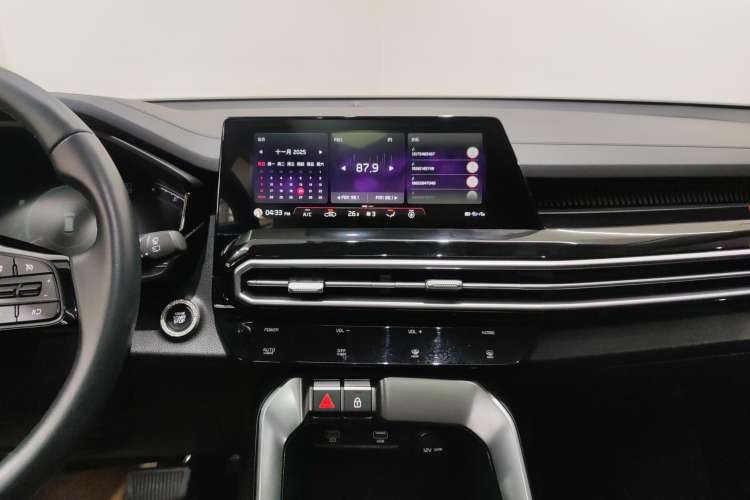 Used Kia Sportage R 2021 Ace 2.0L Challenge Edition Audio And AC Panel