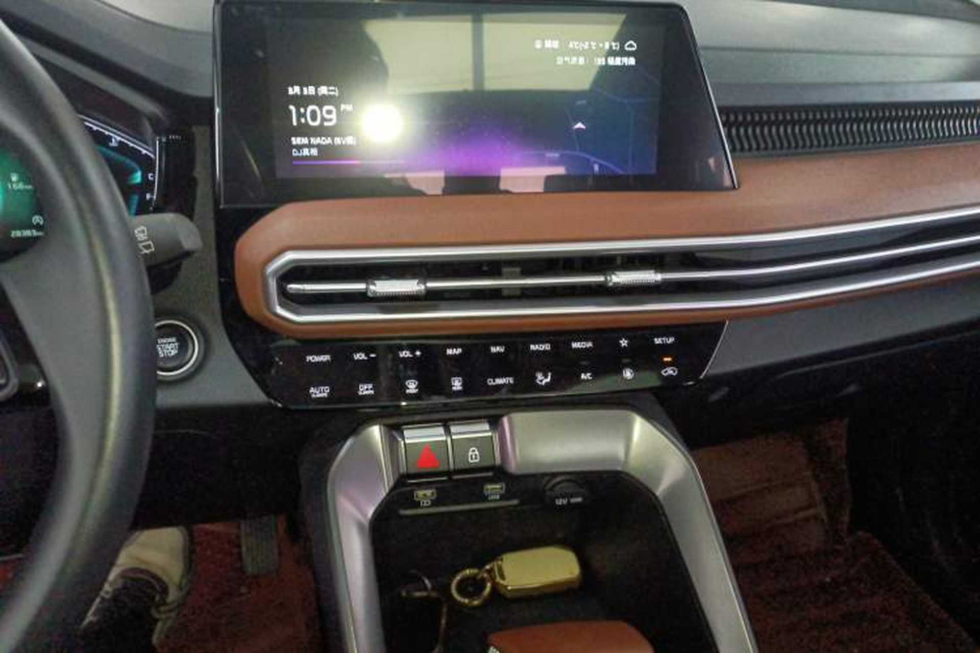 Used Kia Sportage R 2021 Ace 2.0L Splendid Edition Audio And AC Panel