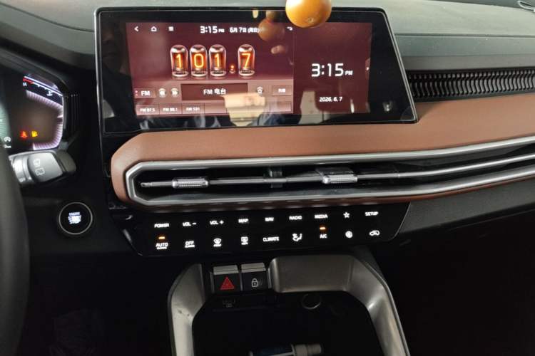 Used Kia Sportage R 2021 Ace 2.0L Splendid Edition Audio And AC Panel
