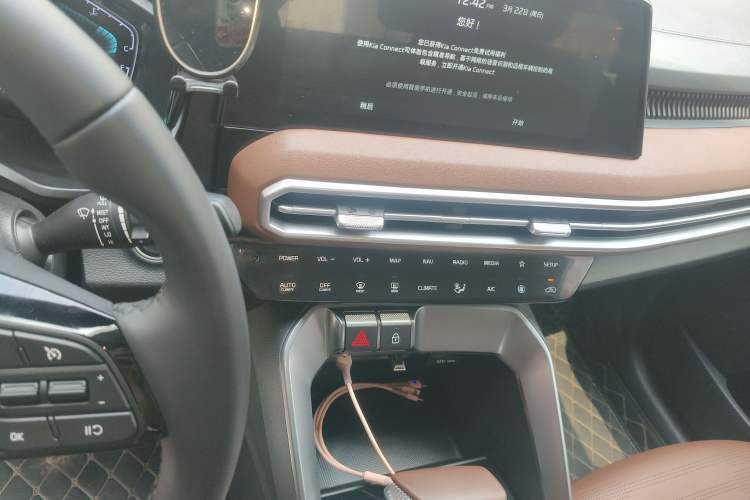 Used Kia Sportage R 2021 Ace 2.0L Splendid Edition Audio And AC Panel