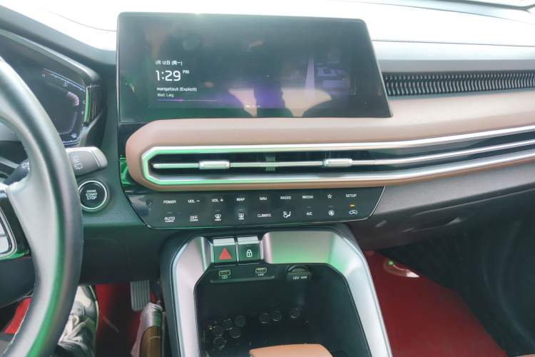 Used Kia Sportage R 2021 Ace 2.0L Splendid Edition Audio And AC Panel