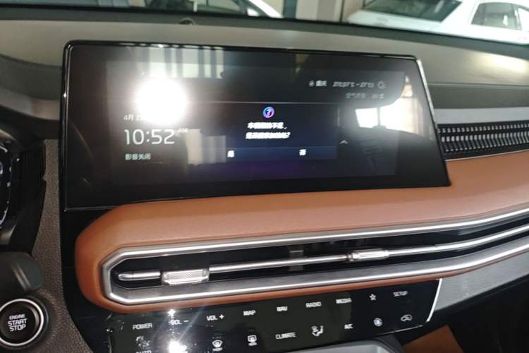 Used Kia Sportage R 2021 Ace 2.0L Splendid Edition Audio And AC Panel