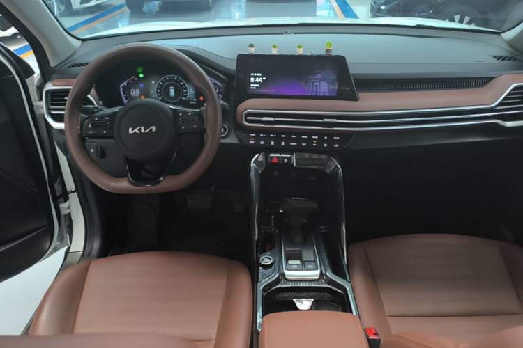 Used Kia Sportage R 2021 Ace 2.0L Splendid Edition Center Console