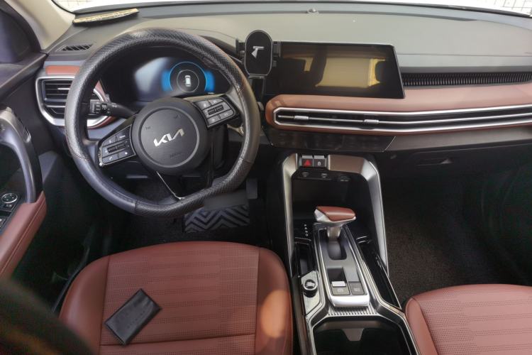 Used Kia Sportage R 2021 Ace 2.0L Splendid Edition Center Console