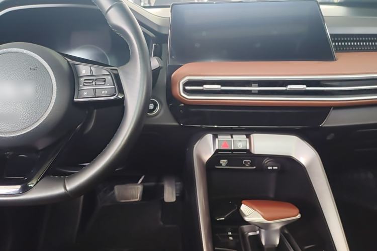 Used Kia Sportage R 2021 Ace 2.0L Splendid Edition Center Console