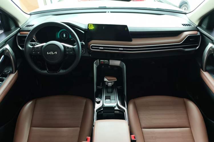 Used Kia Sportage R 2021 Ace 2.0L Splendid Edition Center Console