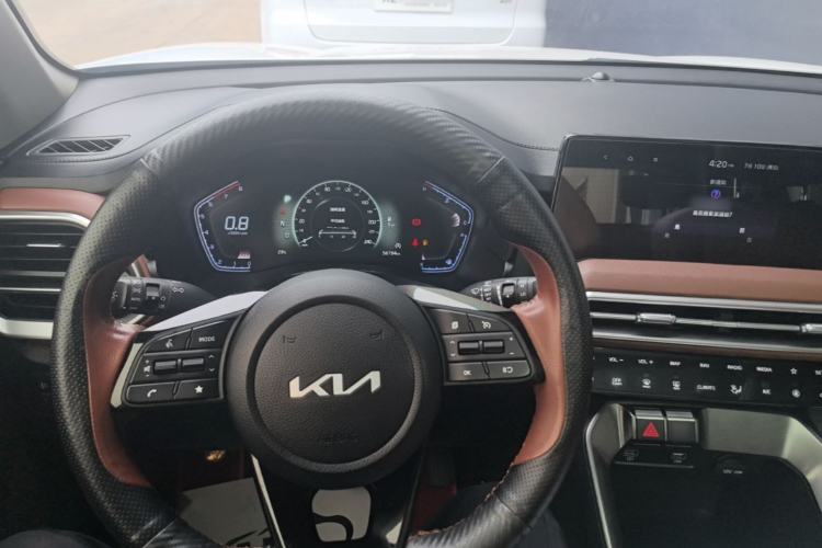 Used Kia Sportage R 2021 Ace 2.0L Splendid Edition Center Console