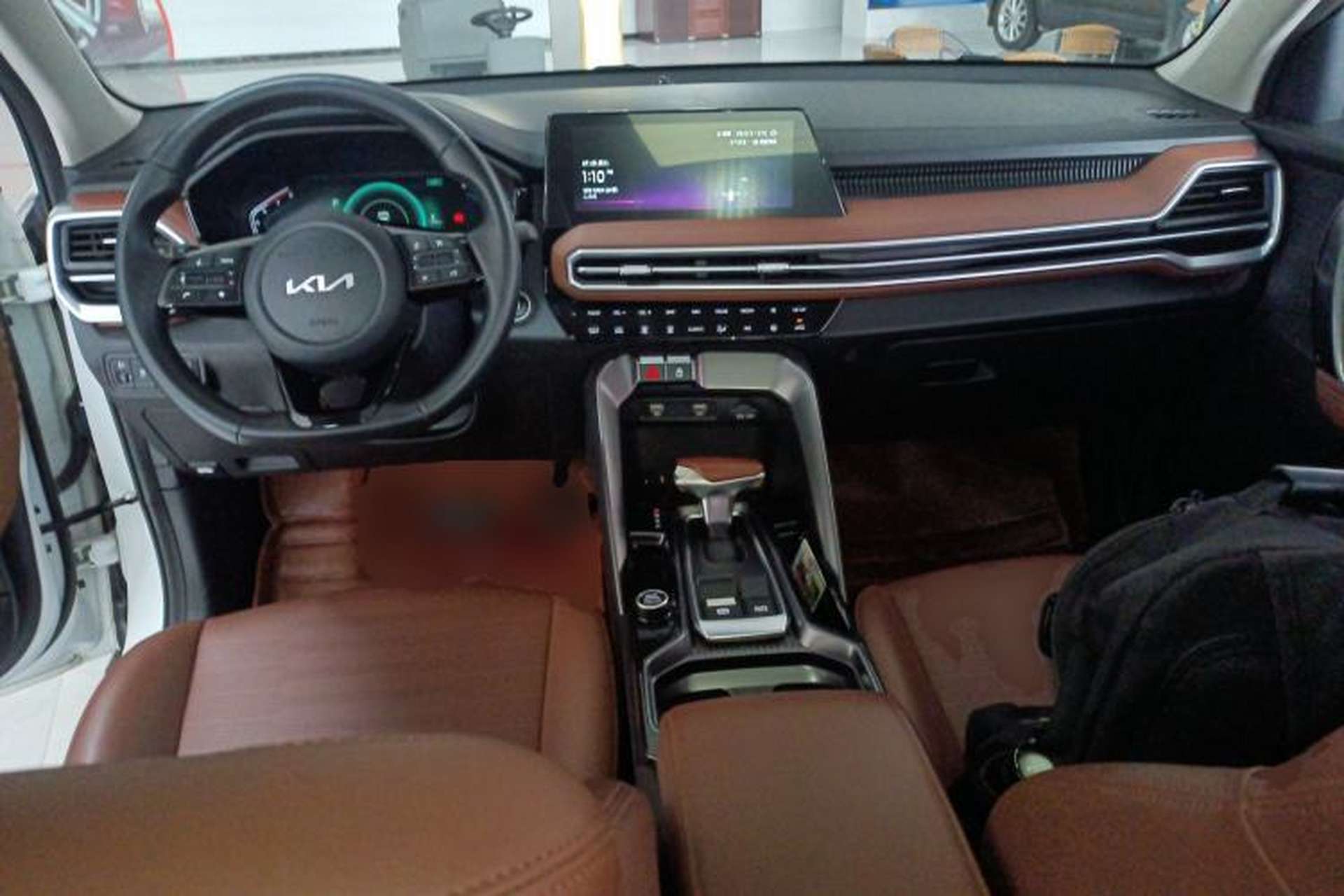 Used Kia Sportage R 2021 Ace 2.0L Splendid Edition Center Console